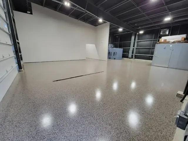 Flake epoxy floor in a large commercial building